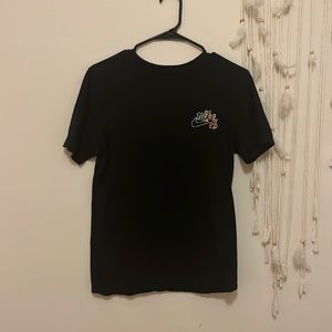 This is a Black Nike tee only been worn twice size small, In men’s